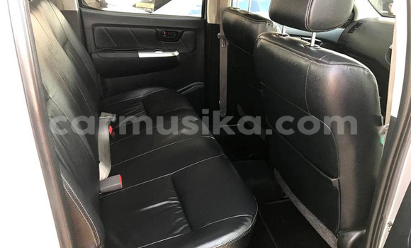 Tenga Tsaru Toyota Hilux Sirivha Mota in Beitbridge in Matabeleland South Tenga Tsaru Toyota Hilux Sirivha Mota in Beitbridge in Matabeleland South