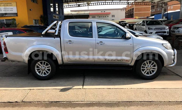 Tenga Tsaru Toyota Hilux Sirivha Mota in Beitbridge in Matabeleland South Tenga Tsaru Toyota Hilux Sirivha Mota in Beitbridge in Matabeleland South