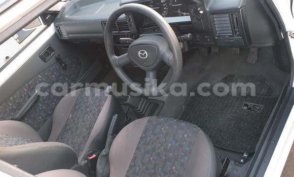 Acheter Occasion Voiture Mazda 323 Blanc à Beitbridge, Matabeleland South Acheter Occasion Voiture Mazda 323 Blanc à Beitbridge, Matabeleland South
