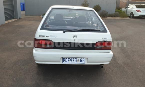 Acheter Occasion Voiture Mazda 323 Blanc à Beitbridge, Matabeleland South Acheter Occasion Voiture Mazda 323 Blanc à Beitbridge, Matabeleland South
