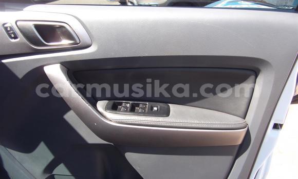 Buy Used Ford Everest White Car in Beitbridge in Matabeleland South Buy Used Ford Everest White Car in Beitbridge in Matabeleland South