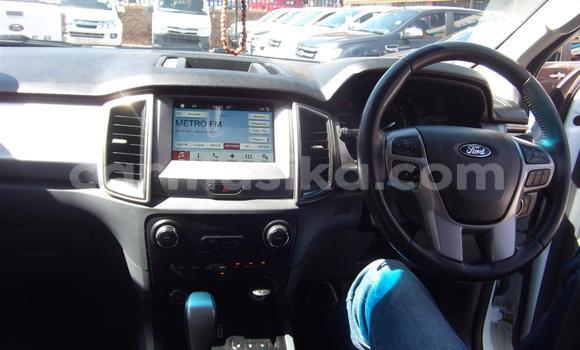 Buy Used Ford Everest White Car in Beitbridge in Matabeleland South Buy Used Ford Everest White Car in Beitbridge in Matabeleland South