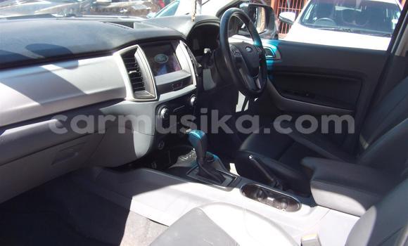 Buy Used Ford Everest White Car in Beitbridge in Matabeleland South Buy Used Ford Everest White Car in Beitbridge in Matabeleland South