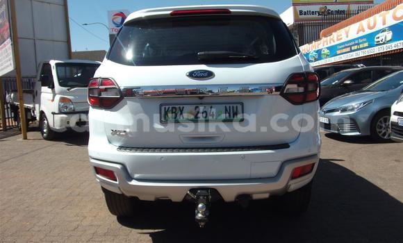 Buy Used Ford Everest White Car in Beitbridge in Matabeleland South Buy Used Ford Everest White Car in Beitbridge in Matabeleland South