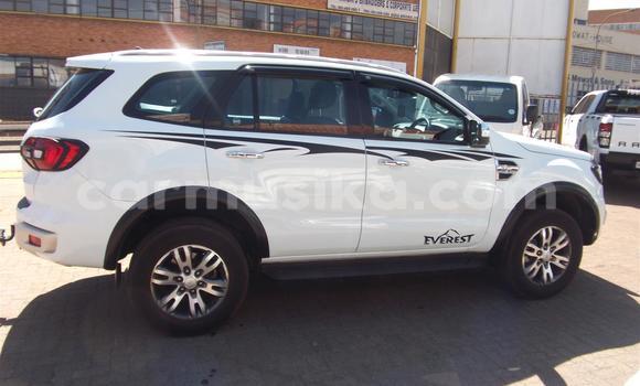 Buy Used Ford Everest White Car in Beitbridge in Matabeleland South Buy Used Ford Everest White Car in Beitbridge in Matabeleland South