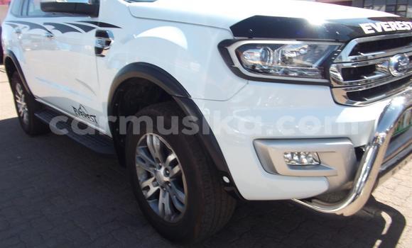 Buy Used Ford Everest White Car in Beitbridge in Matabeleland South Buy Used Ford Everest White Car in Beitbridge in Matabeleland South