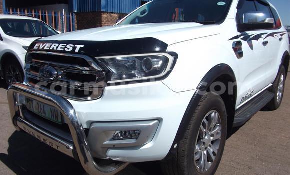 Buy Used Ford Everest White Car in Beitbridge in Matabeleland South Buy Used Ford Everest White Car in Beitbridge in Matabeleland South