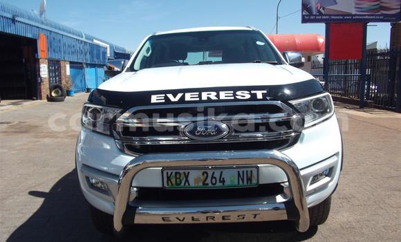 Buy Used Ford Everest White Car in Beitbridge in Matabeleland South Buy Used Ford Everest White Car in Beitbridge in Matabeleland South