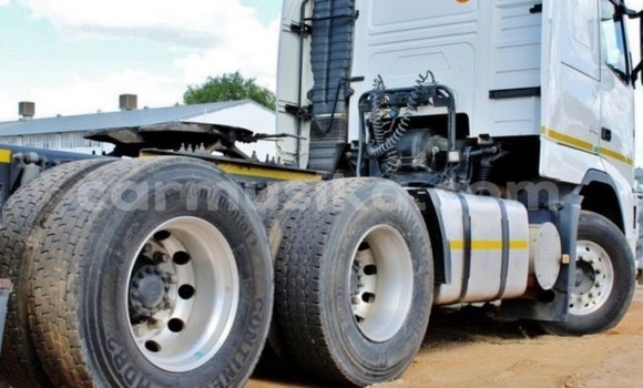 Nunua Ilio tumika Volvo F4 Nyeupe Lori ndani ya Beitbridge nchini Matabeleland Kusini Nunua Ilio tumika Volvo F4 Nyeupe Lori ndani ya Beitbridge nchini Matabeleland Kusini