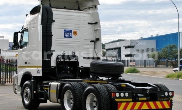 Tenga Tsaru Volvo F4 Chena Rori in Beitbridge in Matabeleland South Tenga Tsaru Volvo F4 Chena Rori in Beitbridge in Matabeleland South