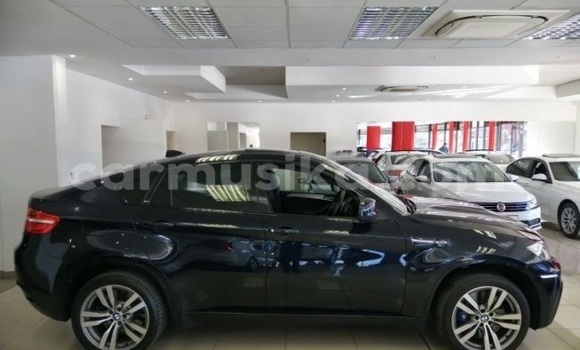 Nunua Ilio tumika BMW X6 M Nyeusi Gari ndani ya Beitbridge nchini Matabeleland Kusini Nunua Ilio tumika BMW X6 M Nyeusi Gari ndani ya Beitbridge nchini Matabeleland Kusini