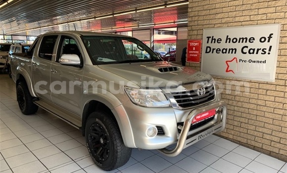 Nunua Ilio tumika Toyota Hilux Fedha Gari ndani ya Beitbridge nchini Matabeleland Kusini