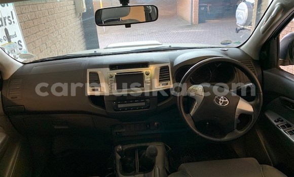 Tenga Tsaru Toyota Hilux Sirivha Mota in Beitbridge in Matabeleland South Tenga Tsaru Toyota Hilux Sirivha Mota in Beitbridge in Matabeleland South