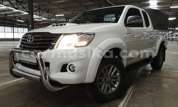 Nunua Ilio tumika Toyota Hilux Nyeupe Gari ndani ya Beitbridge nchini Matabeleland Kusini