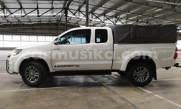 Tenga Tsaru Toyota Hilux Chena Mota in Beitbridge in Matabeleland South Tenga Tsaru Toyota Hilux Chena Mota in Beitbridge in Matabeleland South