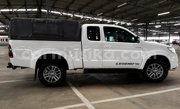 Tenga Tsaru Toyota Hilux Chena Mota in Beitbridge in Matabeleland South Tenga Tsaru Toyota Hilux Chena Mota in Beitbridge in Matabeleland South