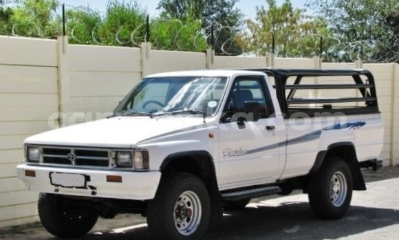 Tenga Tsaru Toyota Hilux Chena Mota in Beitbridge in Matabeleland South Tenga Tsaru Toyota Hilux Chena Mota in Beitbridge in Matabeleland South