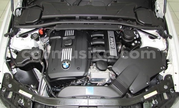 Nunua Ilio tumika BMW 3–Series Nyeupe Gari ndani ya Beitbridge nchini Matabeleland Kusini Nunua Ilio tumika BMW 3–Series Nyeupe Gari ndani ya Beitbridge nchini Matabeleland Kusini