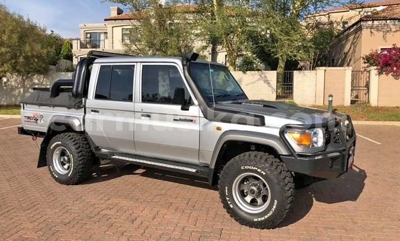 Nunua Ilio tumika Toyota Land Cruiser Fedha Gari ndani ya Harare nchini Harare