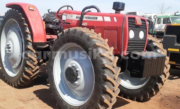 Nunua Ilio tumika Caterpillar 120 Nyekundu Lori ndani ya Beitbridge nchini Matabeleland Kusini