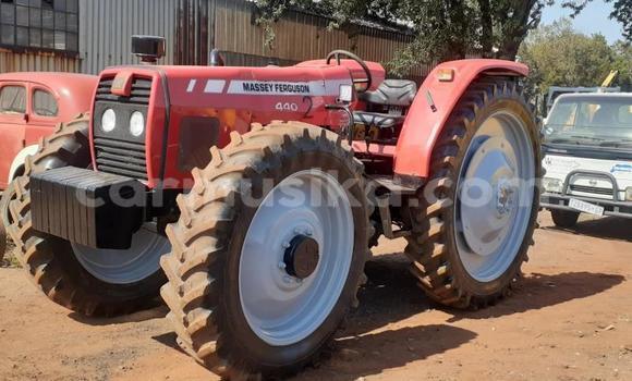 Tenga Tsaru Caterpillar 120 Tsvuku Rori in Beitbridge in Matabeleland South Tenga Tsaru Caterpillar 120 Tsvuku Rori in Beitbridge in Matabeleland South