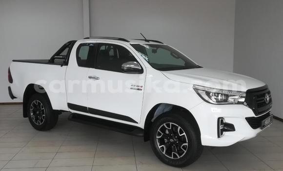 Tenga Tsaru Toyota Hilux Chena Mota in Harare in Harare Tenga Tsaru Toyota Hilux Chena Mota in Harare in Harare