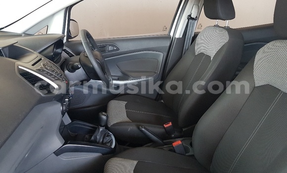 Acheter Occasion Voiture Ford EcoSport Blanc à Beitbridge, Matabeleland South Acheter Occasion Voiture Ford EcoSport Blanc à Beitbridge, Matabeleland South