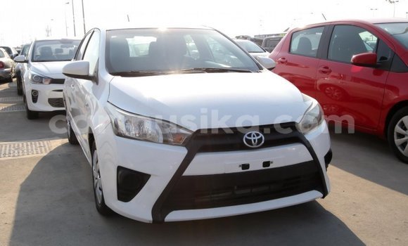 Acheter Import Voiture Toyota Yaris Blanc à Import - Dubai, Harare Acheter Import Voiture Toyota Yaris Blanc à Import - Dubai, Harare