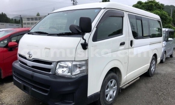 Nunua Imported Toyota Hiace Nyeupe Gari ndani ya Beitbridge nchini Matabeleland Kusini