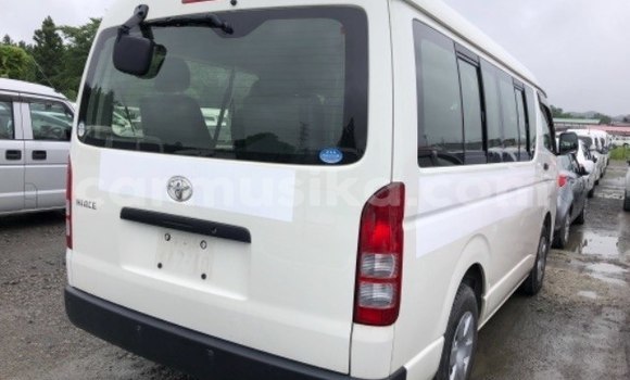 Tenga Imported Toyota Hiace Chena Mota in Beitbridge in Matabeleland South Tenga Imported Toyota Hiace Chena Mota in Beitbridge in Matabeleland South