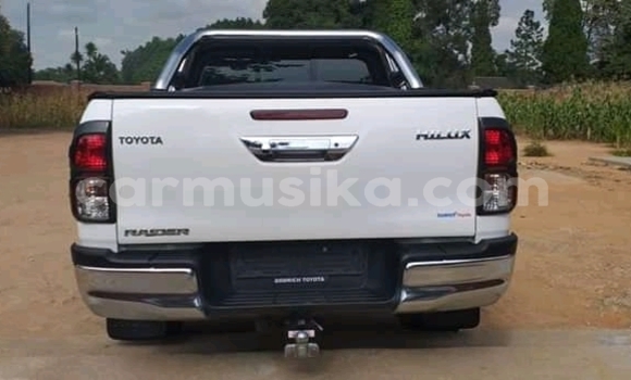 Nunua Ilio tumika Toyota Hilux Nyeupe Gari ndani ya Beitbridge nchini Matabeleland Kusini
