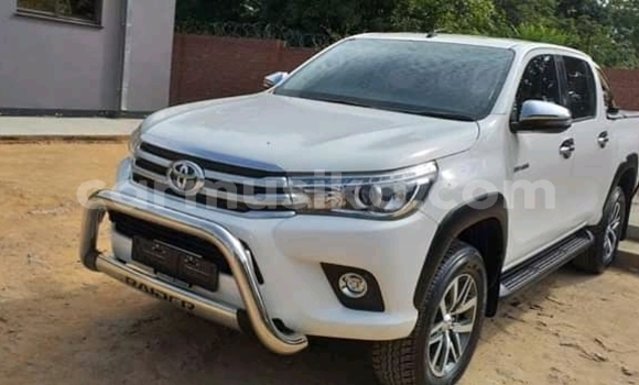 Acheter Occasion Voiture Toyota Hilux Blanc à Beitbridge, Matabeleland South Acheter Occasion Voiture Toyota Hilux Blanc à Beitbridge, Matabeleland South