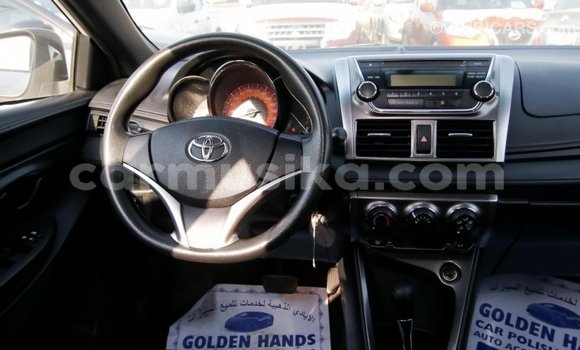 Acheter Import Voiture Toyota Yaris Blanc à Import - Dubai, Harare Acheter Import Voiture Toyota Yaris Blanc à Import - Dubai, Harare