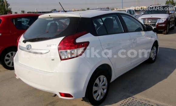 Acheter Import Voiture Toyota Yaris Blanc à Import - Dubai, Harare Acheter Import Voiture Toyota Yaris Blanc à Import - Dubai, Harare
