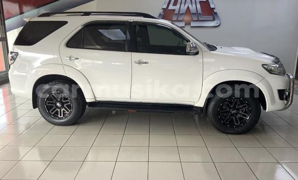 Acheter Occasion Voiture Toyota Fortuner Blanc à Beitbridge, Matabeleland South Acheter Occasion Voiture Toyota Fortuner Blanc à Beitbridge, Matabeleland South