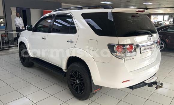 Acheter Occasion Voiture Toyota Fortuner Blanc à Beitbridge, Matabeleland South Acheter Occasion Voiture Toyota Fortuner Blanc à Beitbridge, Matabeleland South