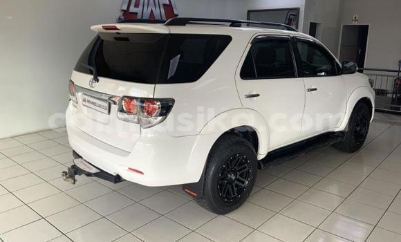 Acheter Occasion Voiture Toyota Fortuner Blanc à Beitbridge, Matabeleland South Acheter Occasion Voiture Toyota Fortuner Blanc à Beitbridge, Matabeleland South
