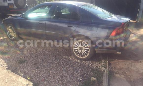 Nunua Ilio tumika Volvo S60 Bluu Gari ndani ya Maji ya maji nchini Harare