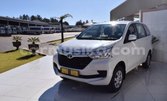 Buy Used Toyota Avanza White Car in Beitbridge in Matabeleland South