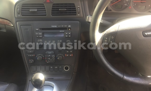 Nunua Ilio tumika Volvo S60 Bluu Gari ndani ya Maji ya maji nchini Harare