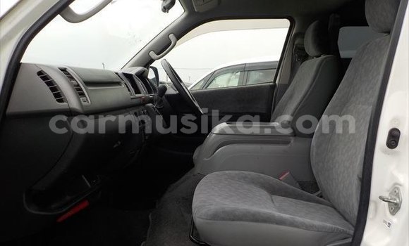 Tenga Tsaru Toyota Hiace Chena Mota in Beitbridge in Matabeleland South Tenga Tsaru Toyota Hiace Chena Mota in Beitbridge in Matabeleland South