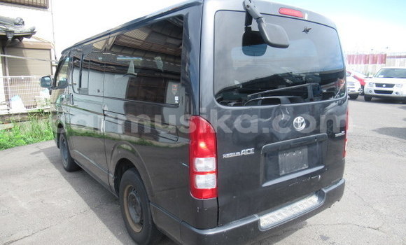 Tenga Imported Toyota Hiace Nhema Mota in Beitbridge in Matabeleland South Tenga Imported Toyota Hiace Nhema Mota in Beitbridge in Matabeleland South
