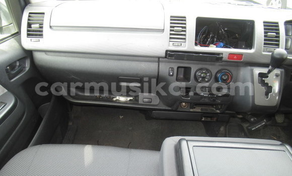 Tenga Imported Toyota Hiace Nhema Mota in Beitbridge in Matabeleland South Tenga Imported Toyota Hiace Nhema Mota in Beitbridge in Matabeleland South