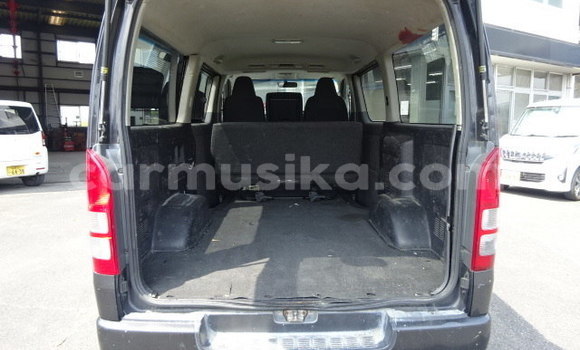 Tenga Imported Toyota Hiace Nhema Mota in Beitbridge in Matabeleland South Tenga Imported Toyota Hiace Nhema Mota in Beitbridge in Matabeleland South