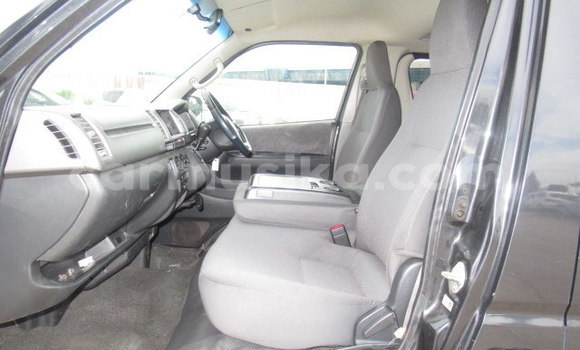 Tenga Imported Toyota Hiace Nhema Mota in Beitbridge in Matabeleland South Tenga Imported Toyota Hiace Nhema Mota in Beitbridge in Matabeleland South