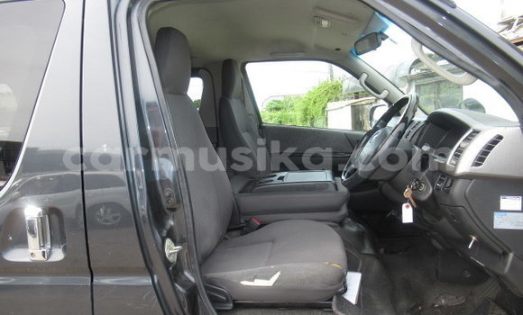 Tenga Imported Toyota Hiace Nhema Mota in Beitbridge in Matabeleland South Tenga Imported Toyota Hiace Nhema Mota in Beitbridge in Matabeleland South