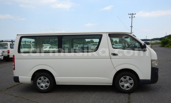 Tenga Imported Toyota Hiace Chena Mota in Beitbridge in Matabeleland South Tenga Imported Toyota Hiace Chena Mota in Beitbridge in Matabeleland South