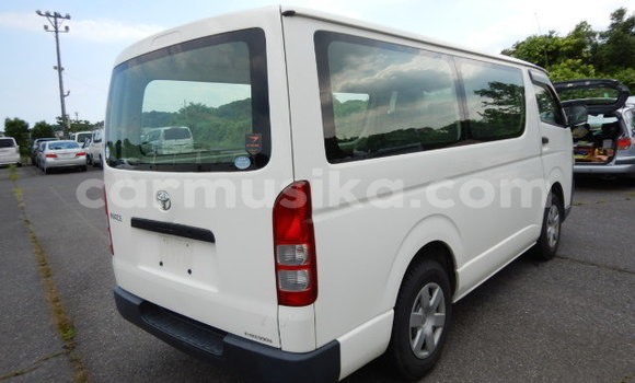 Tenga Imported Toyota Hiace Chena Mota in Beitbridge in Matabeleland South Tenga Imported Toyota Hiace Chena Mota in Beitbridge in Matabeleland South