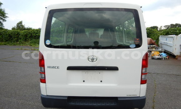 Tenga Imported Toyota Hiace Chena Mota in Beitbridge in Matabeleland South Tenga Imported Toyota Hiace Chena Mota in Beitbridge in Matabeleland South