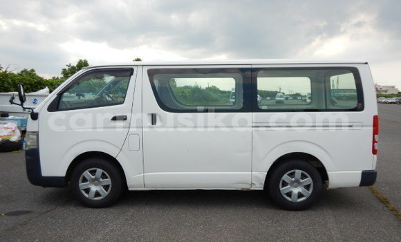 Tenga Imported Toyota Hiace Chena Mota in Beitbridge in Matabeleland South Tenga Imported Toyota Hiace Chena Mota in Beitbridge in Matabeleland South